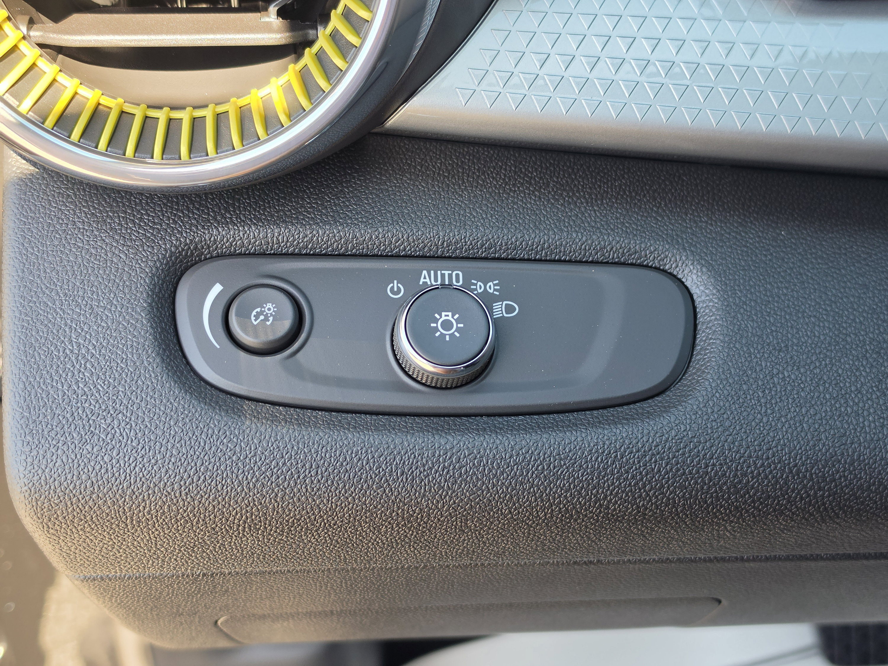 New 2026 Chevrolet Trax LT w/ Driver Confidence Package FWD image 31