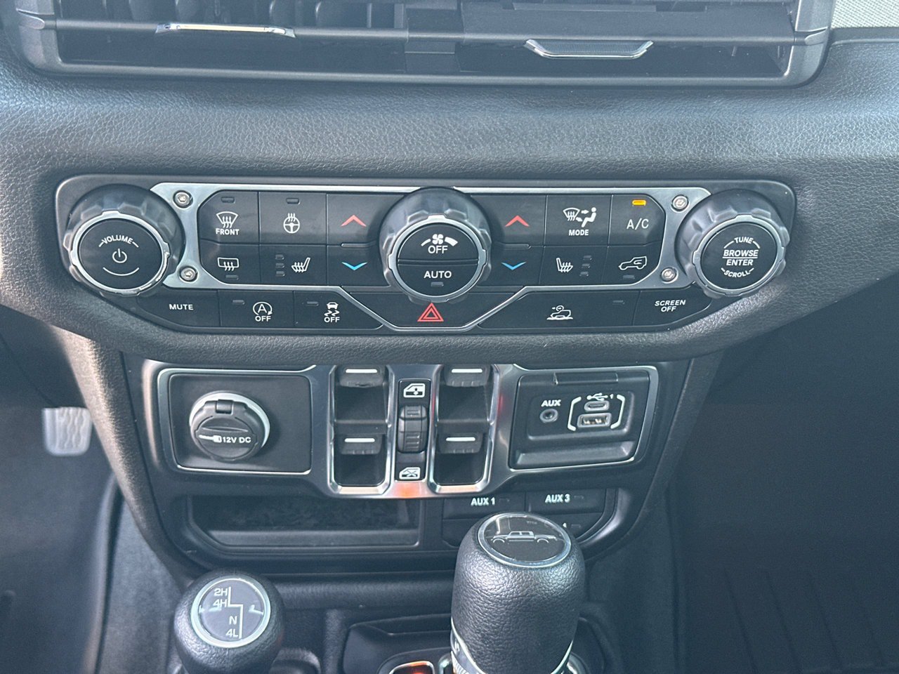Used 2024 Jeep Gladiator Sport AWD/4WD image 31