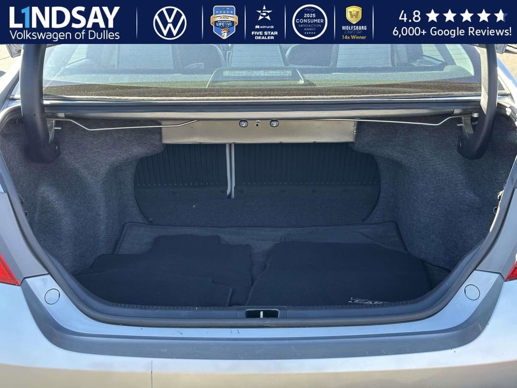 Used 2017 Toyota Camry SE image 14