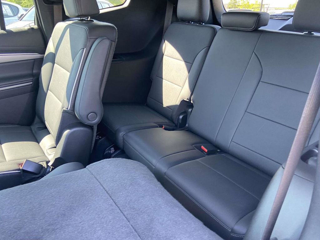Used 2025 Buick Enclave Preferred image 14