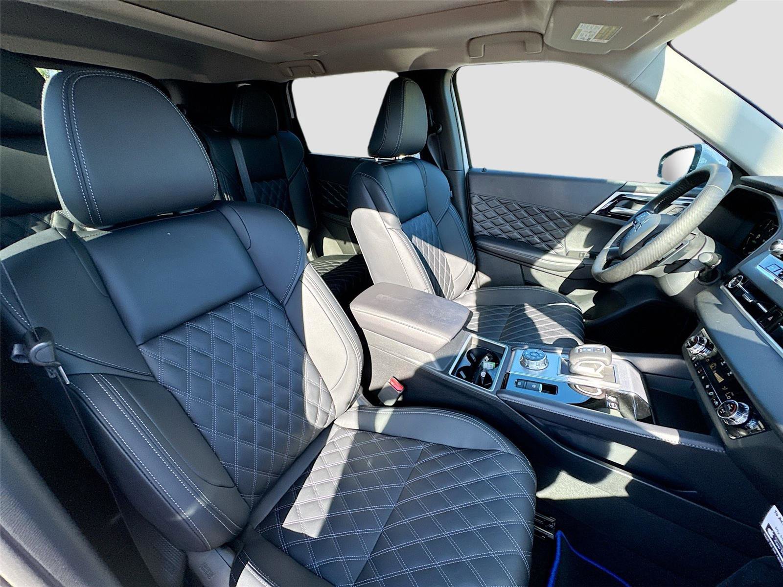 New 2025 Mitsubishi Outlander SEL image 29