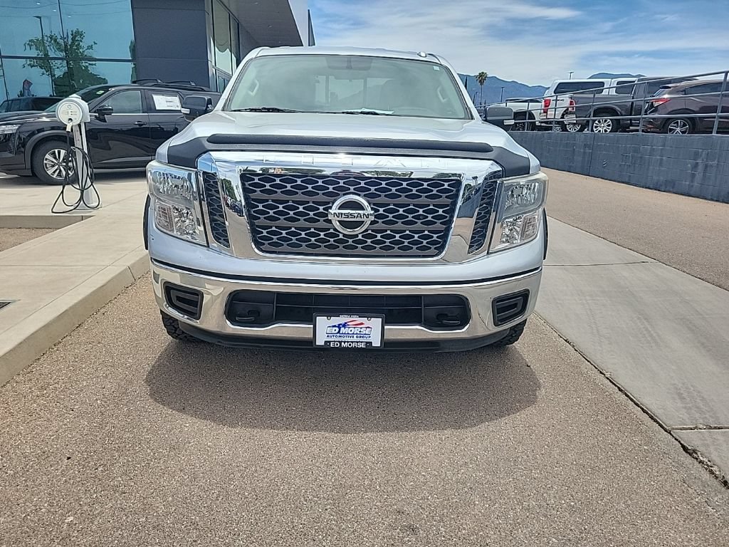 Used 2017 Nissan Titan SV AWD/4WD image 2