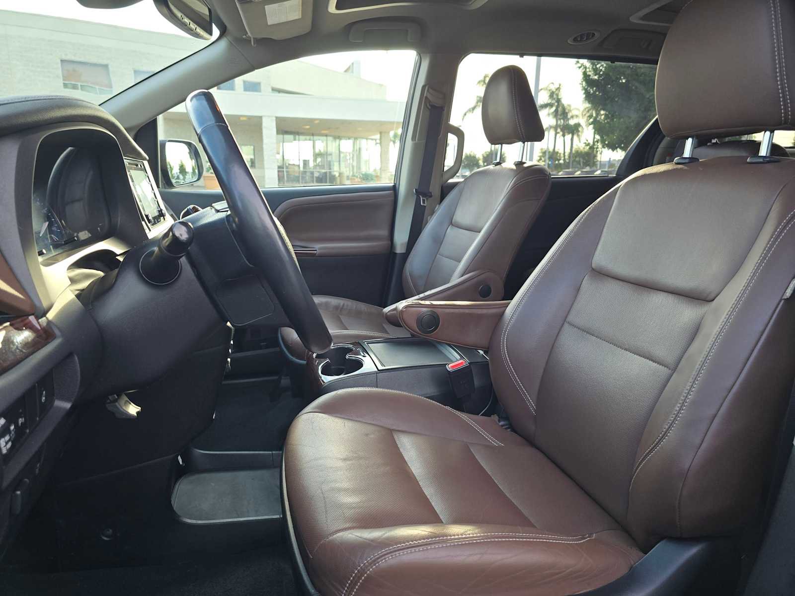 Used 2019 Toyota Sienna Limited image 23