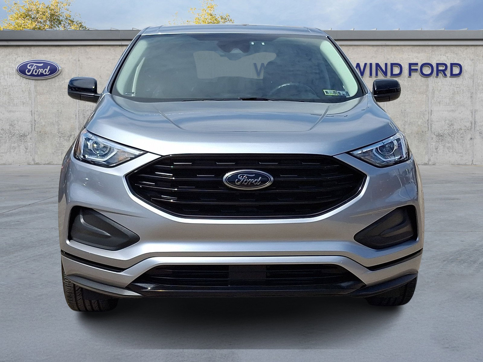 Used 2024 Ford Edge SE w/ Black Appearance Package image 2