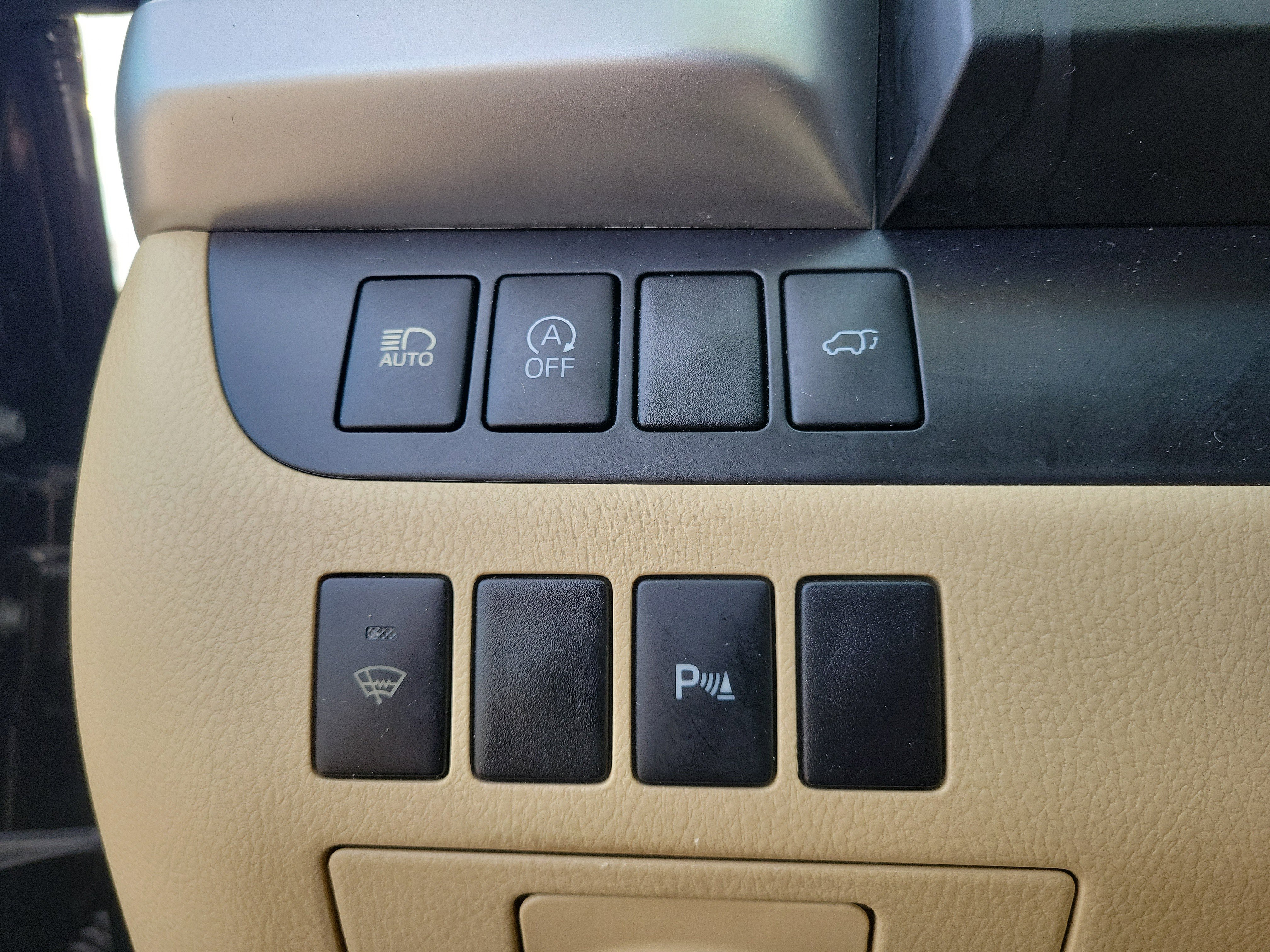 Used 2017 Toyota Highlander Limited w/ Carpet Mat Package image 24