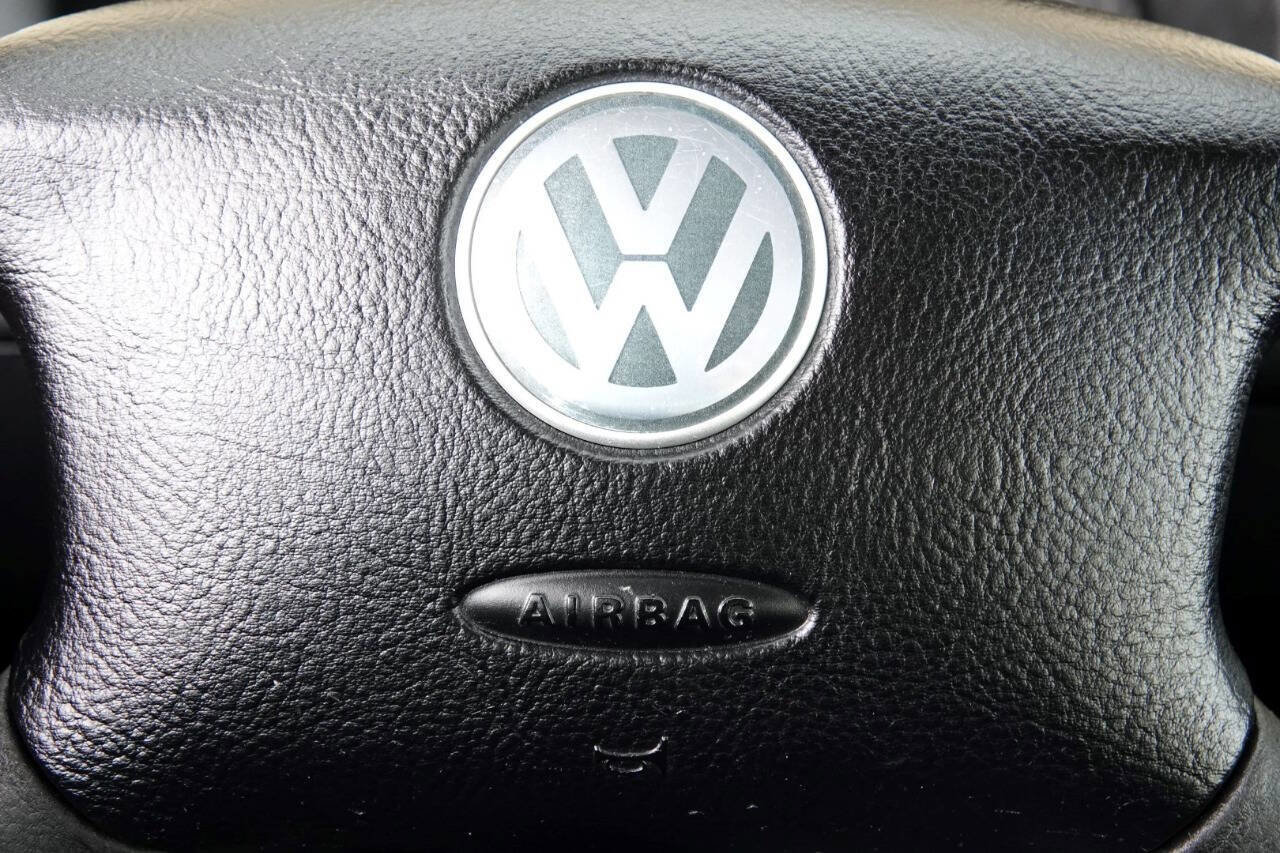 Used 2005 Volkswagen Golf GL image 70