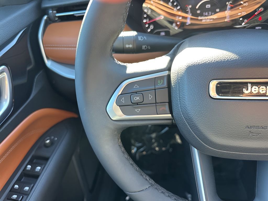 Used 2024 Jeep Compass Limited image 14