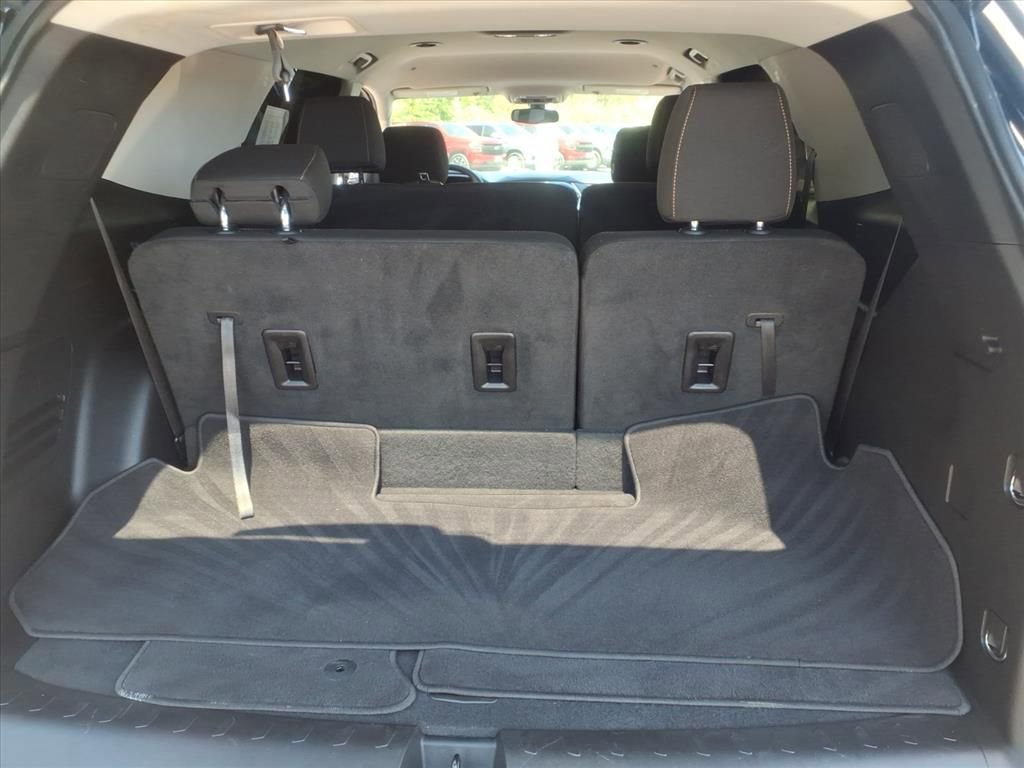 Used 2021 Chevrolet Traverse LS AWD/4WD image 19