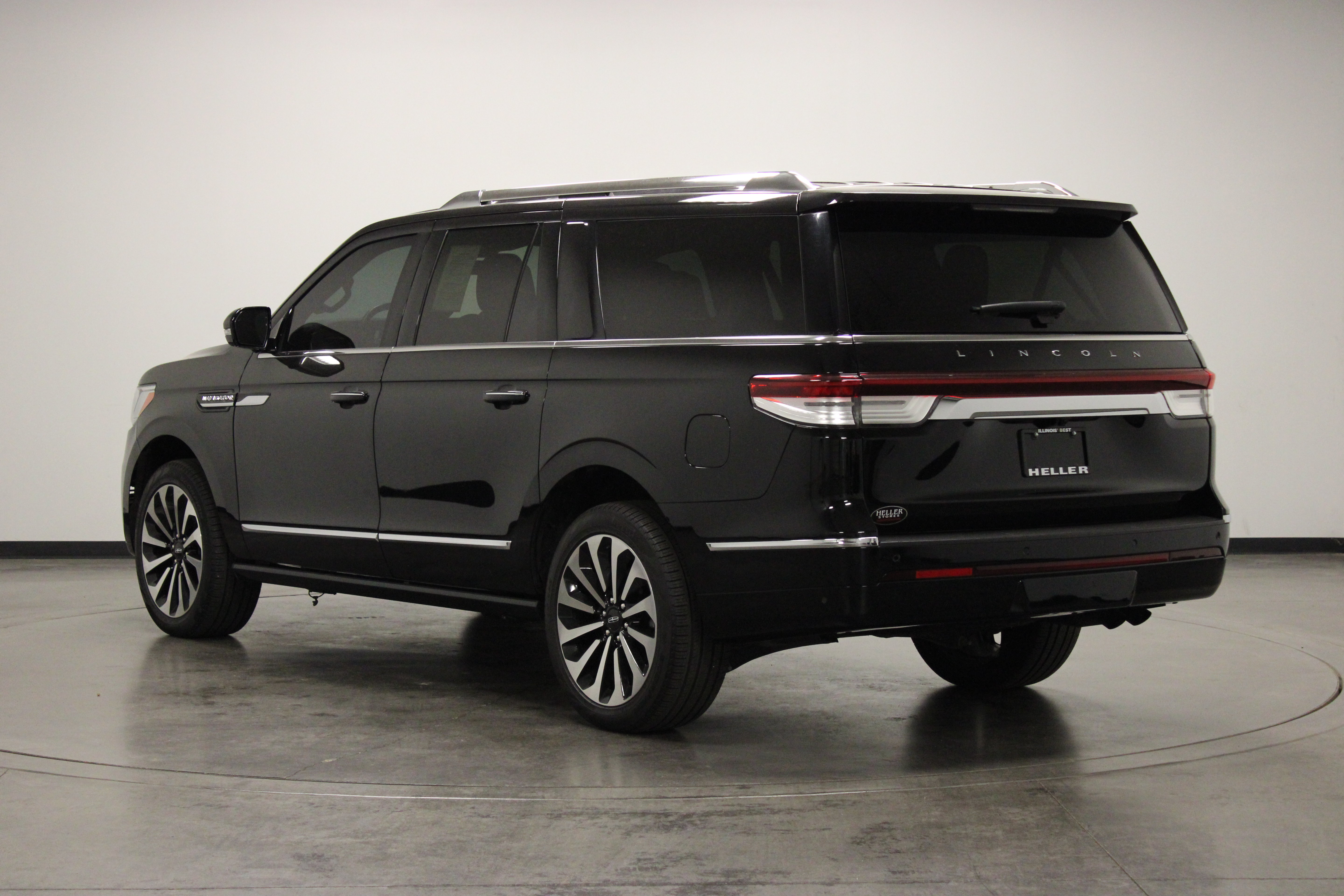 Used 2024 Lincoln Navigator L Reserve AWD/4WD image 6