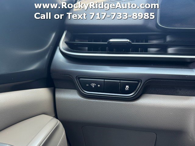 Used 2025 Kia Carnival FWD image 41