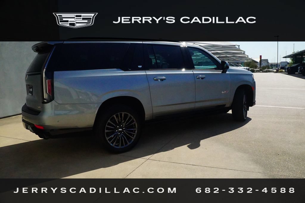 Used 2024 Cadillac Escalade ESV V AWD/4WD image 5