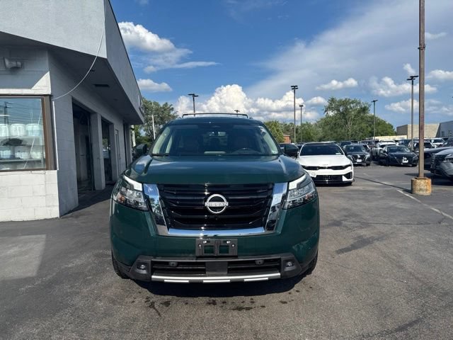 Used 2023 Nissan Pathfinder Platinum AWD/4WD image 7