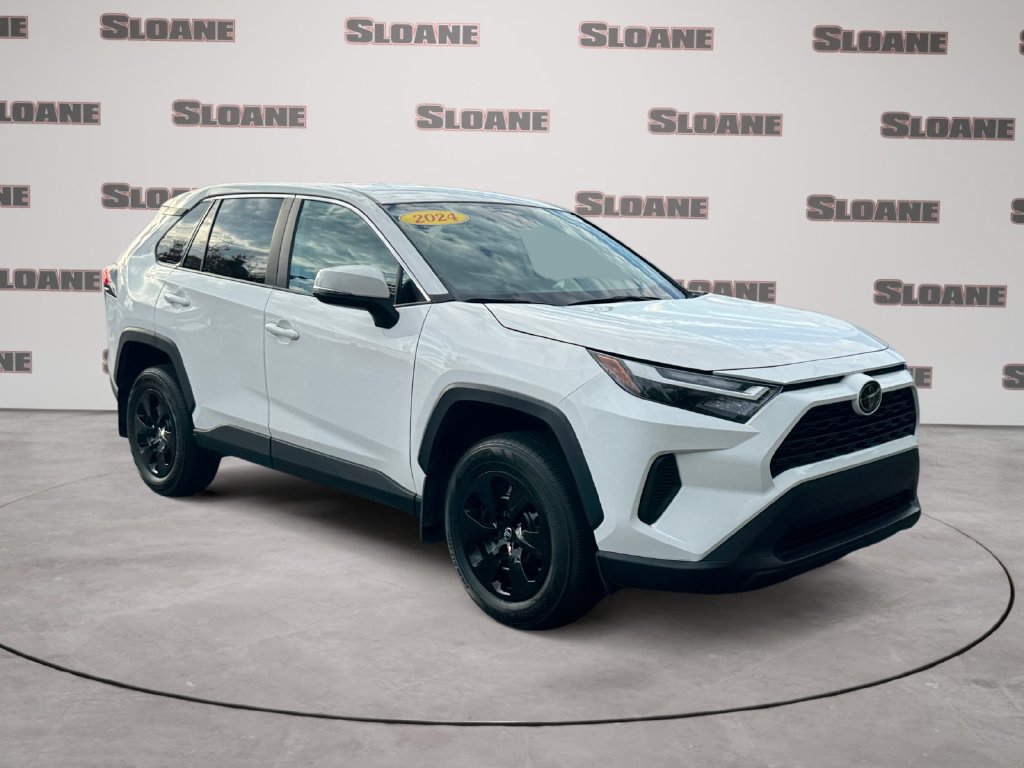 Used 2024 Toyota RAV4 LE AWD/4WD image 7