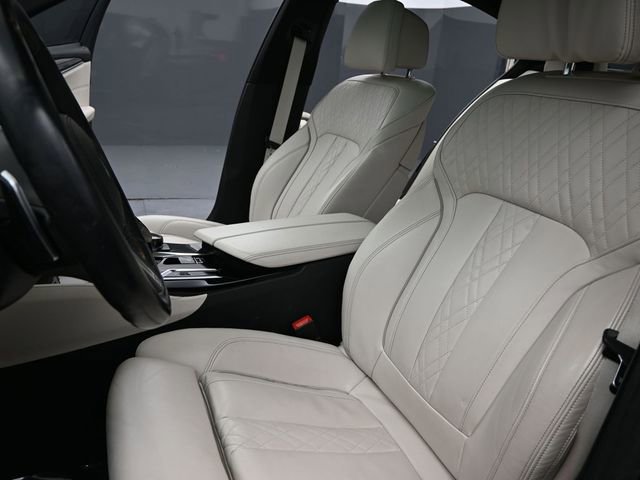 Used 2023 BMW M550i xDrive w/ Dynamic Handling Package image 17