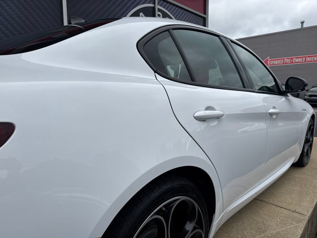 Used 2023 Alfa Romeo Giulia Veloce AWD/4WD image 6