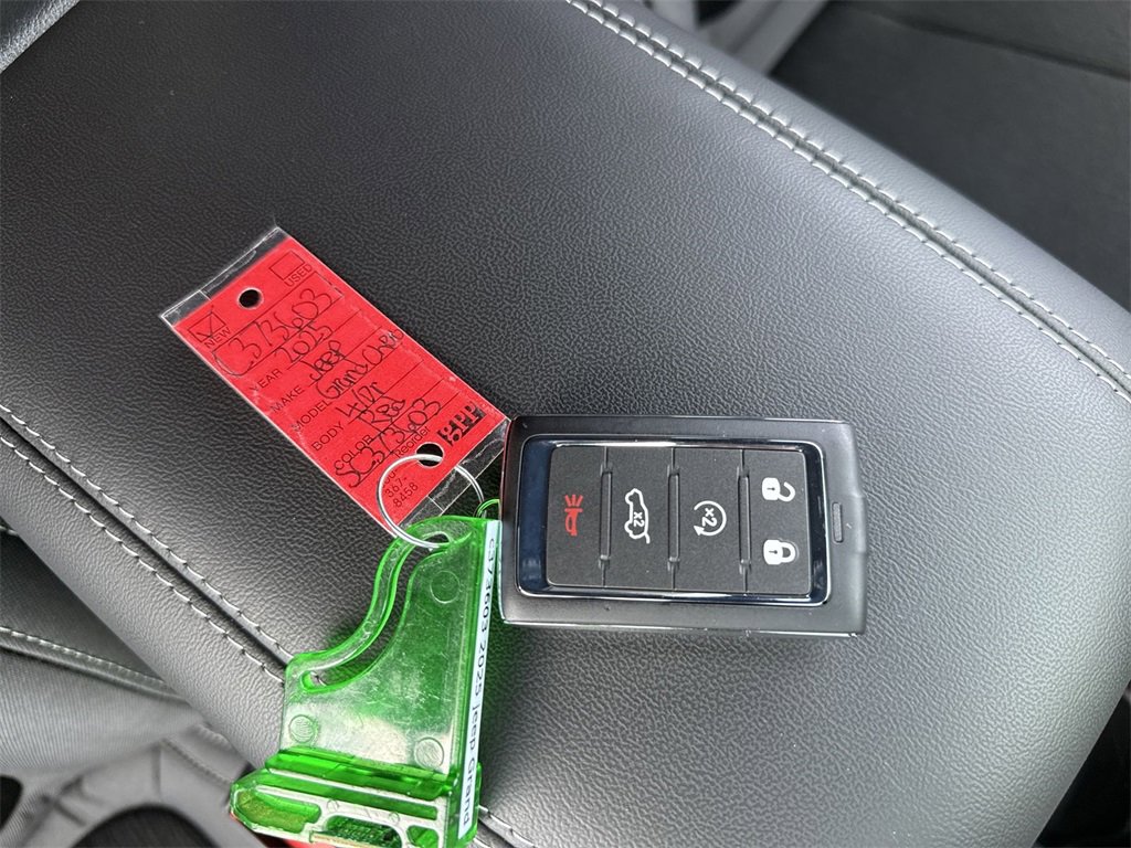 New 2025 Jeep Grand Cherokee Laredo X w/ Luxury Tech Group I image 32