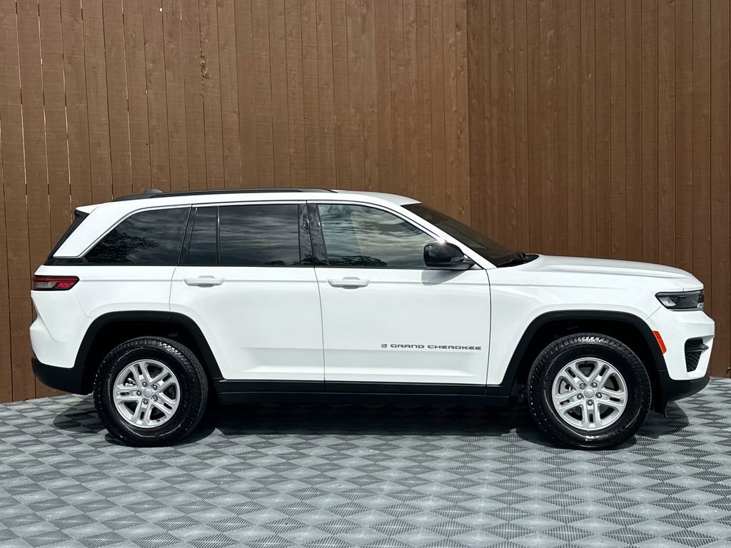 Used 2025 Jeep Grand Cherokee Laredo w/ Trailer Tow Package image 15