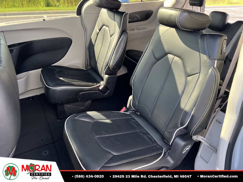 Used 2021 Chrysler Pacifica Limited AWD/4WD image 12