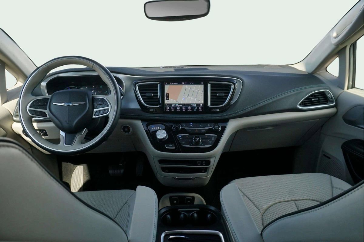 Used 2018 Chrysler Pacifica Limited w/ Advanced Safetytec Group image 21