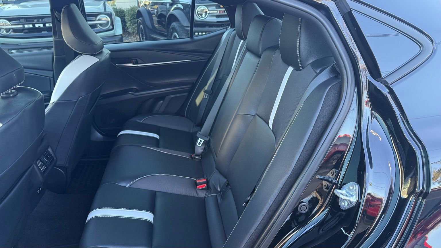 Used 2025 Toyota Camry SE image 30