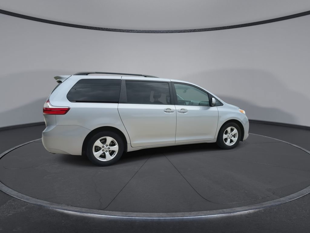 Used 2017 Toyota Sienna LE FWD image 9