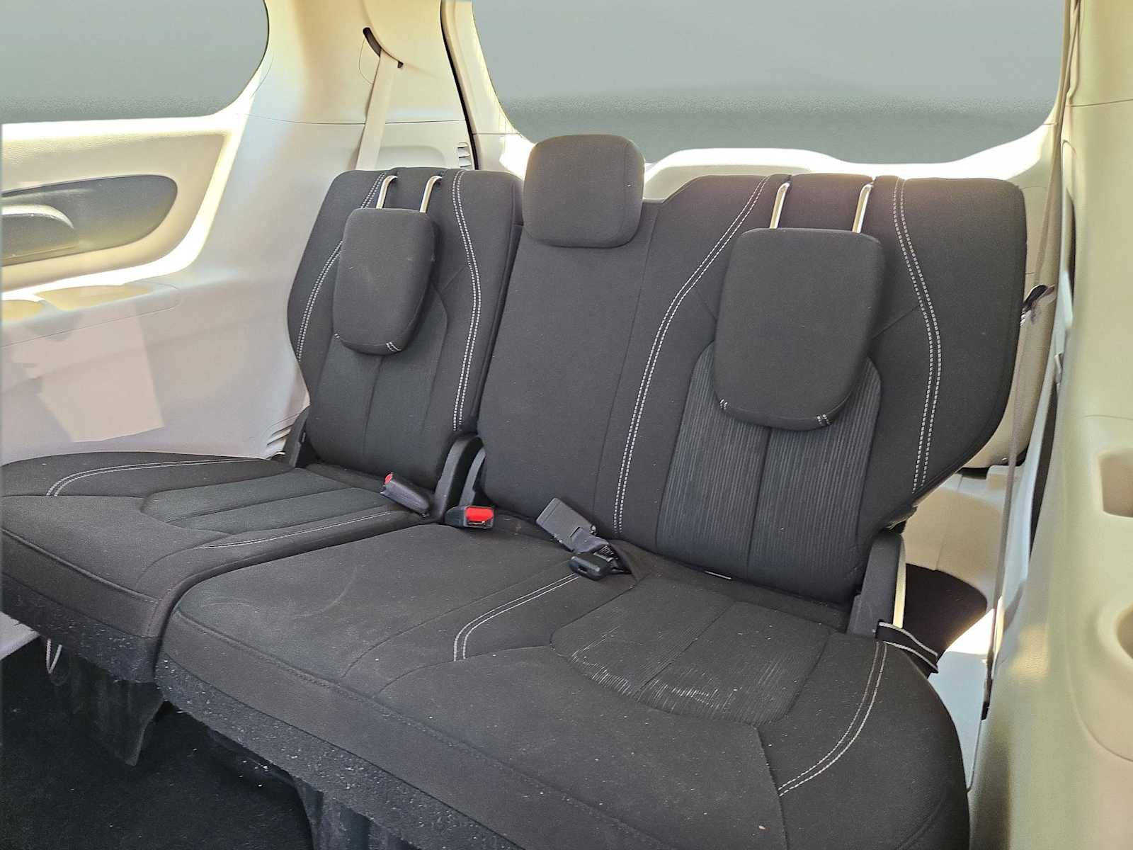 Used 2023 Chrysler Voyager LX image 13