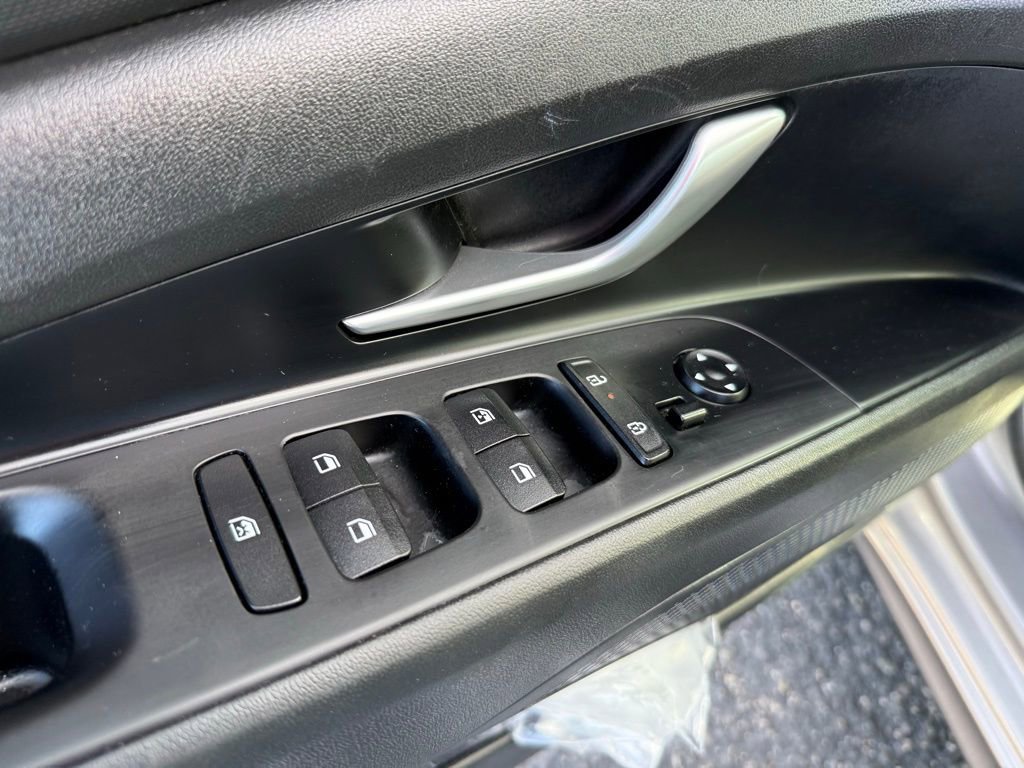 Used 2024 Hyundai Elantra SEL image 18