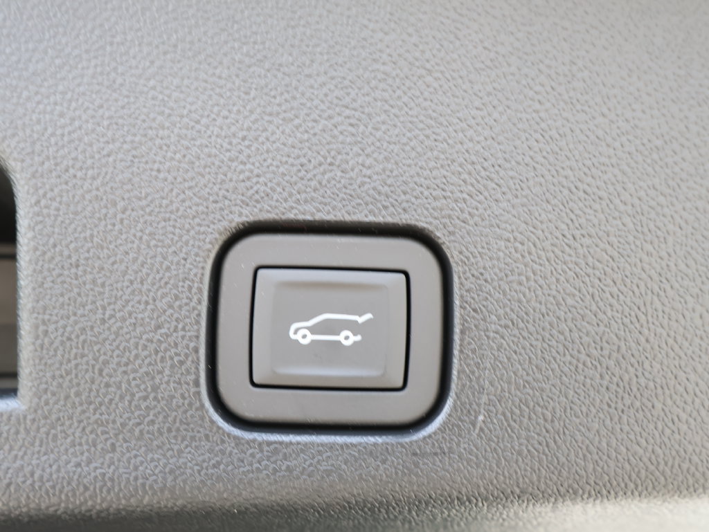 New 2027 Chevrolet Traverse LT w/ Driver Confidence Package FWD image 31