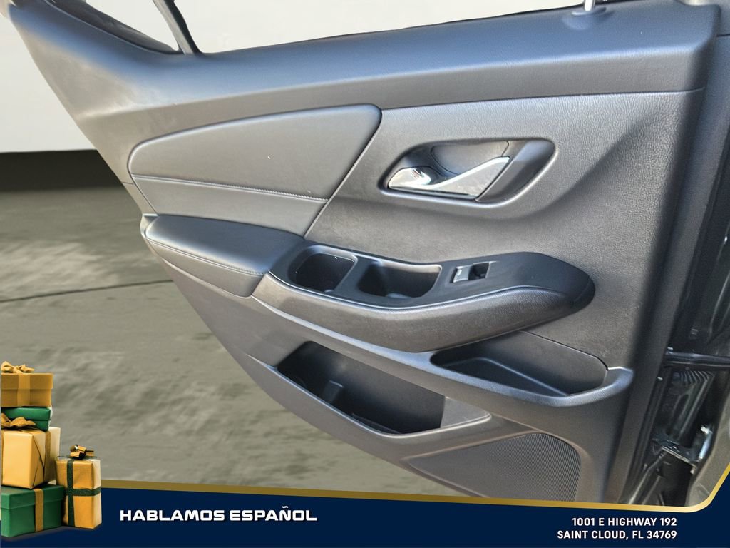 Used 2023 Chevrolet Traverse LT image 30