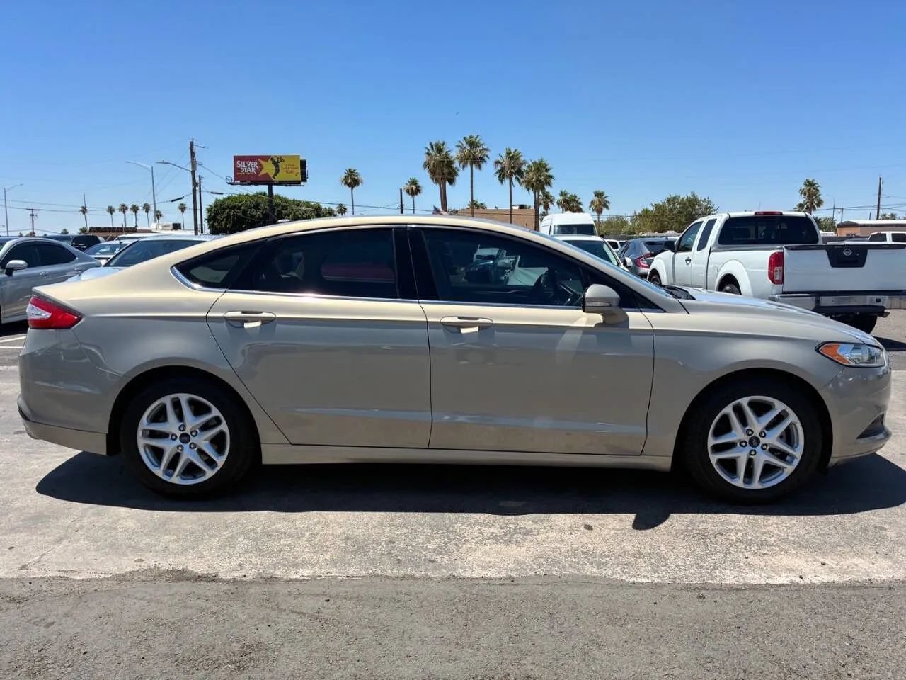 Used 2015 Ford Fusion SE FWD image 10
