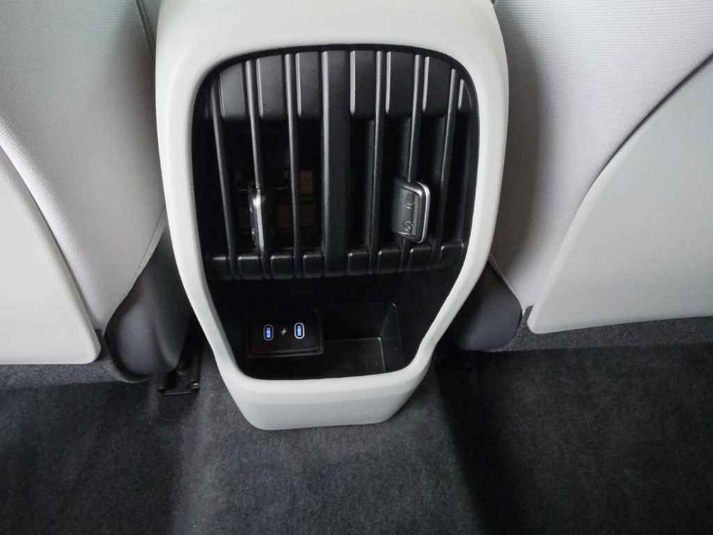 Used 2025 Hyundai Kona SEL FWD image 32