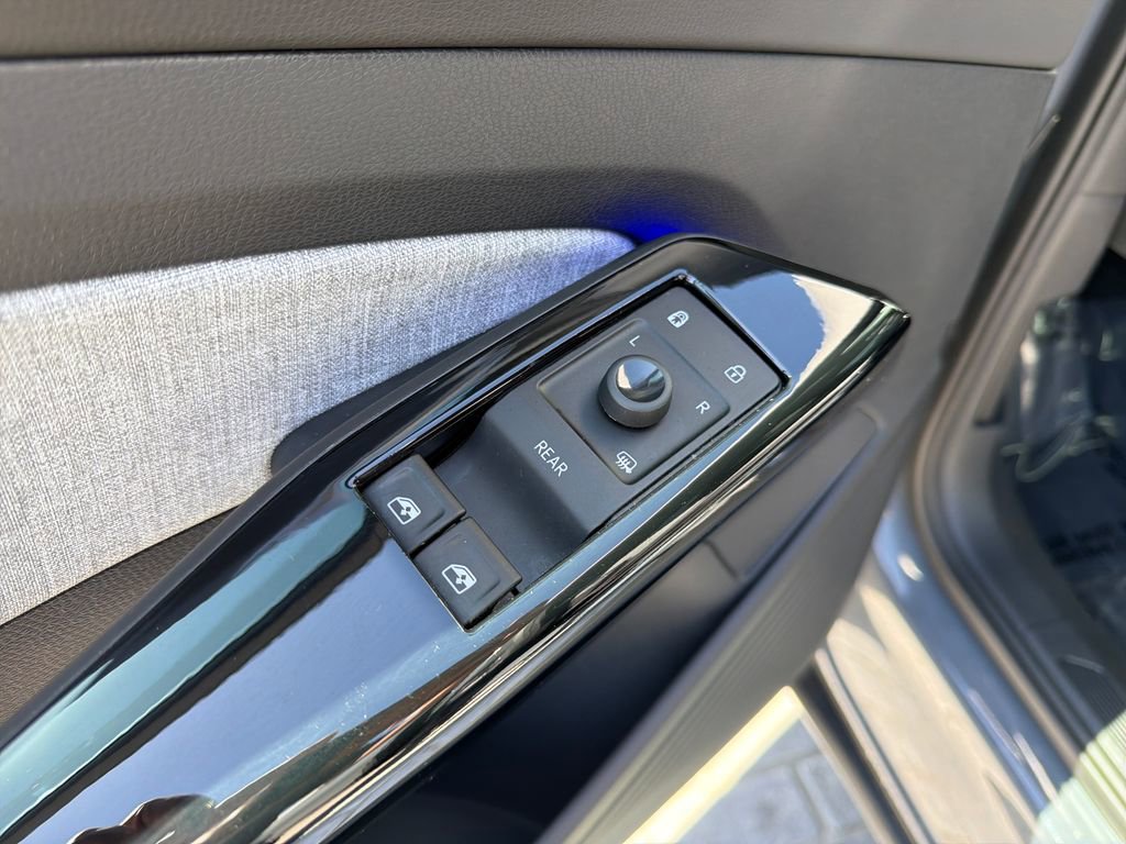 Certified 2023 Volkswagen ID.4 Pro AWD/4WD image 13
