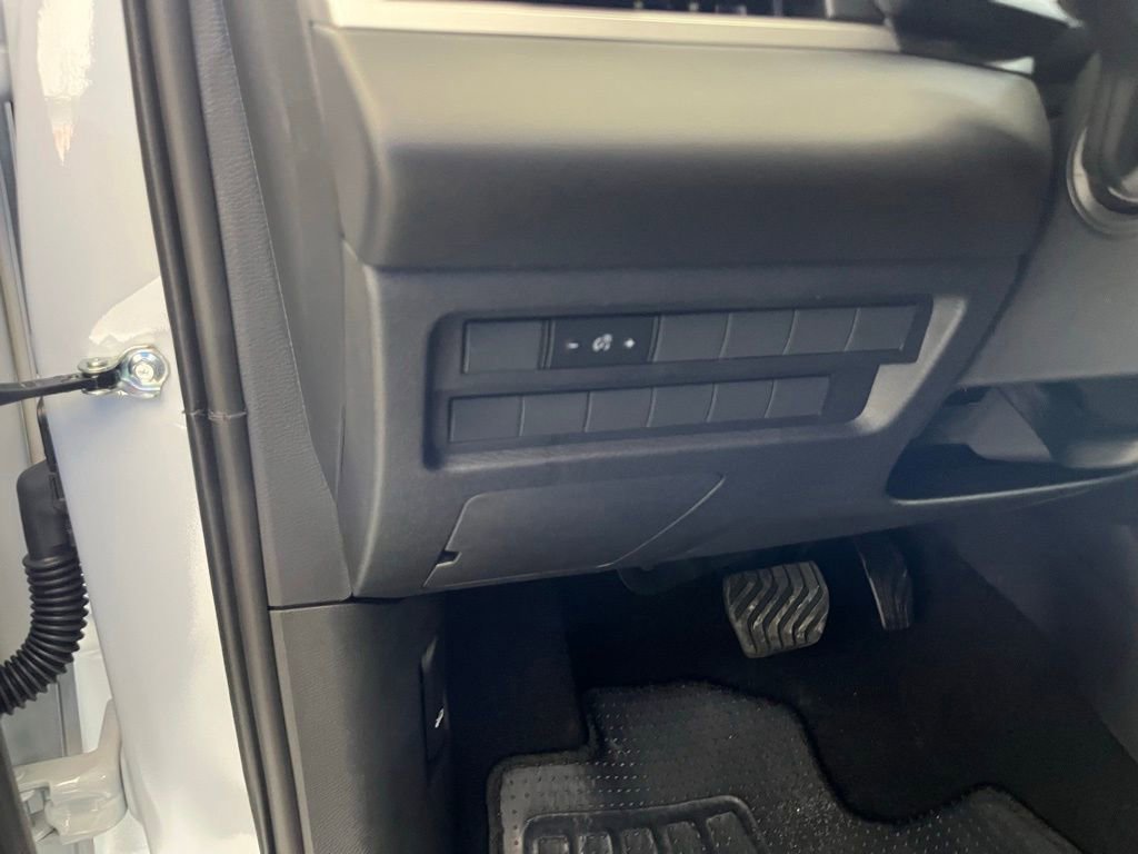 Used 2024 Mitsubishi Outlander ES image 29