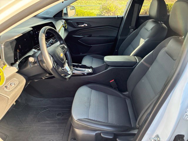 Used 2025 Chevrolet Trax LT w/ LT Convenience Package FWD image 13