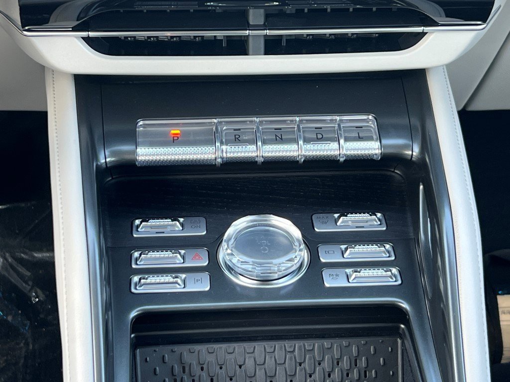 New 2026 Lincoln Nautilus Reserve w/ Jet Appearance Package image 17