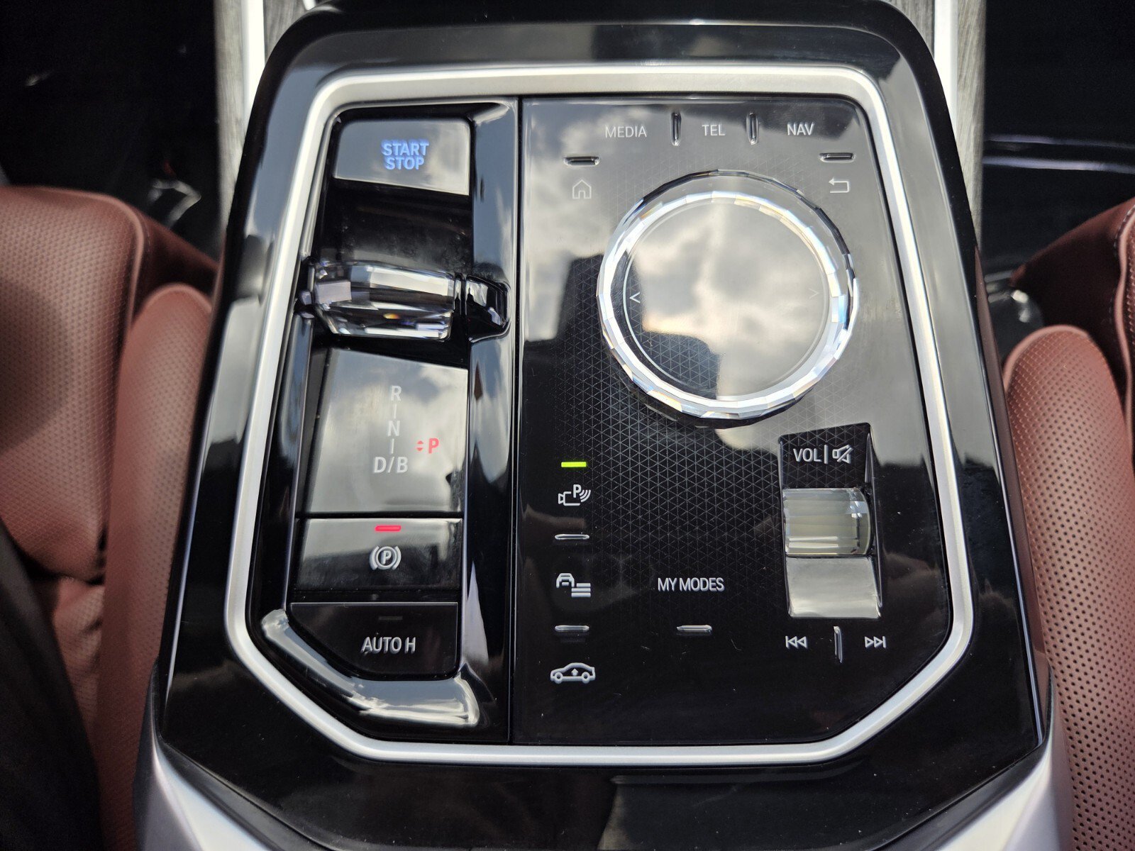 Certified 2025 BMW i7 xDrive60 AWD/4WD image 24