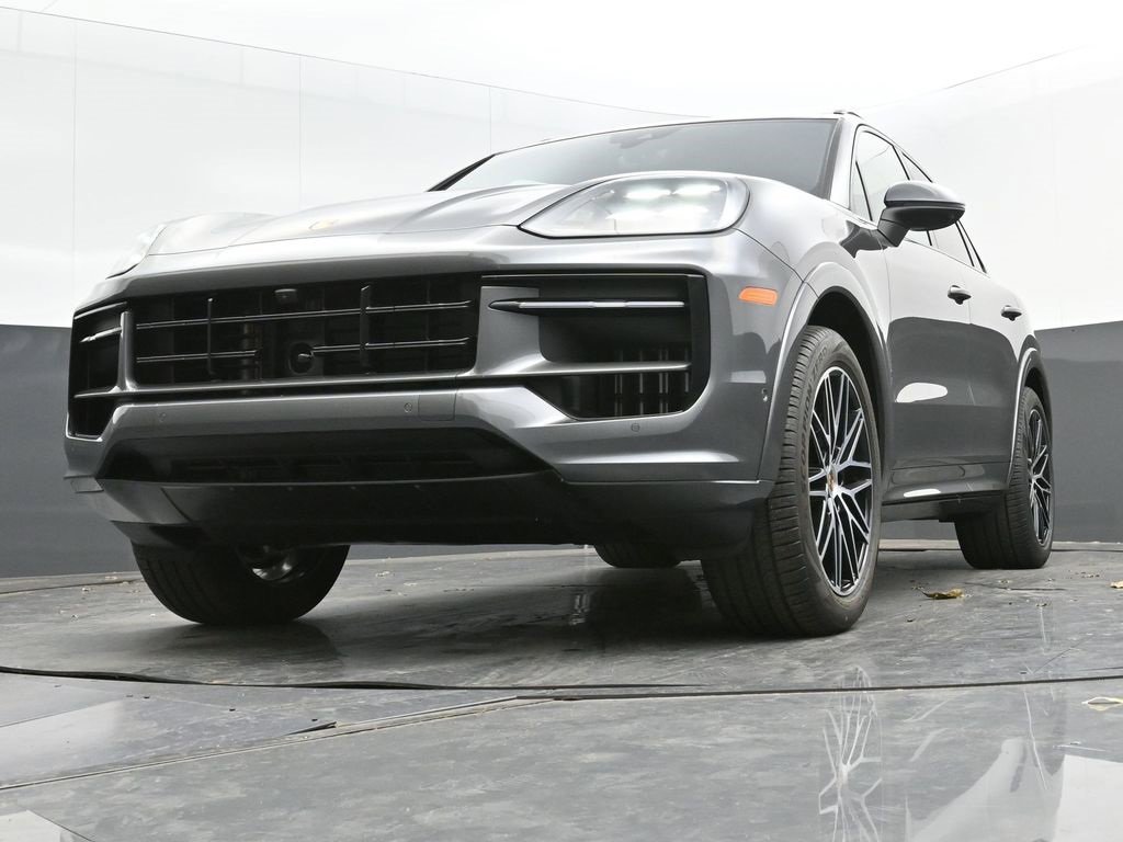 Certified 2025 Porsche Cayenne image 30