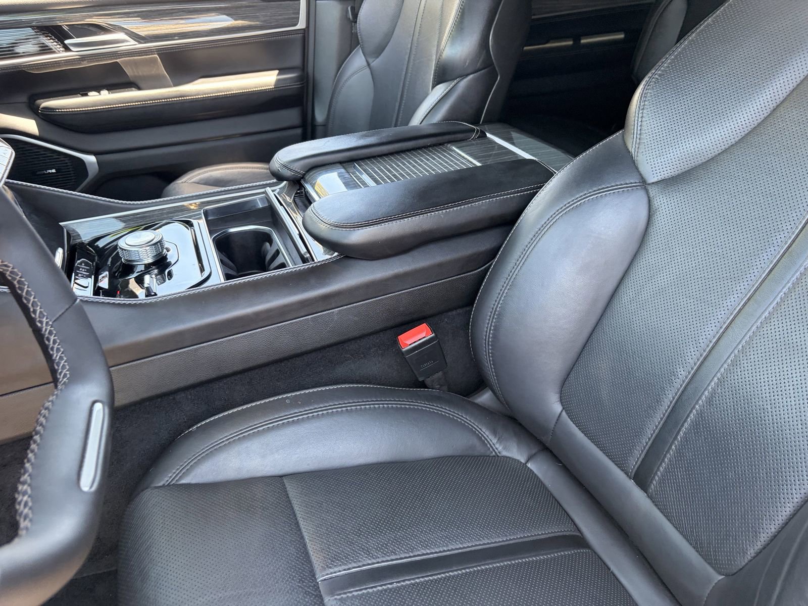Used 2022 Jeep Wagoneer Series II w/ Premium Group I AWD/4WD image 16
