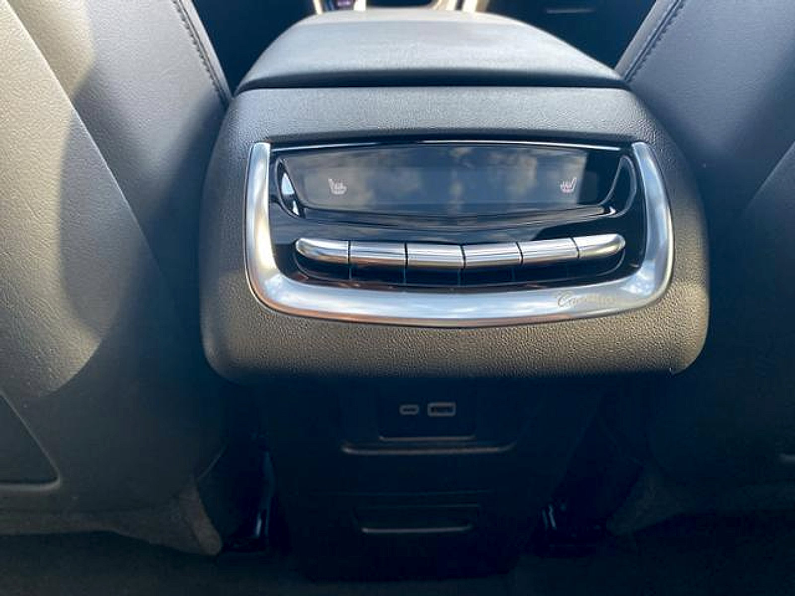 Used 2025 Cadillac XT6 Premium Luxury FWD image 30