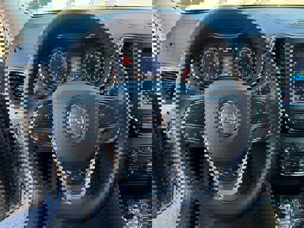 Used 2021 Jeep Cherokee Latitude Lux w/ Comfort/Convenience Group image 15