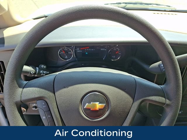 Used 2026 Chevrolet Express 3500 w/ Driver Convenience Package RWD image 4