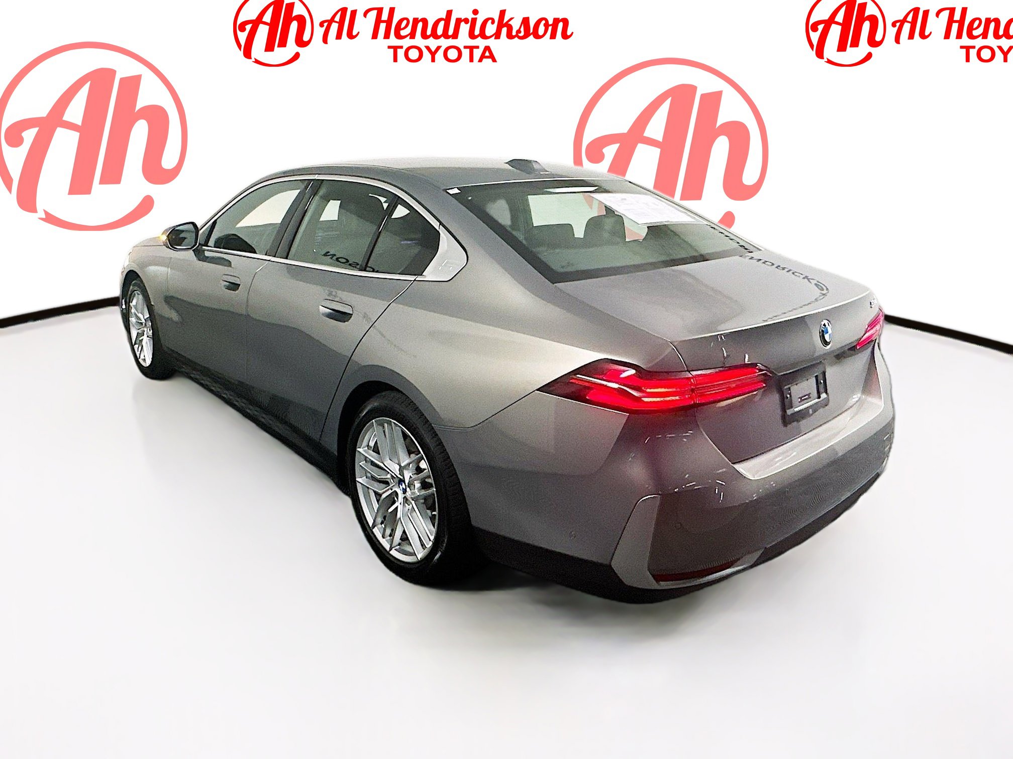 Used 2025 BMW 530i image 5