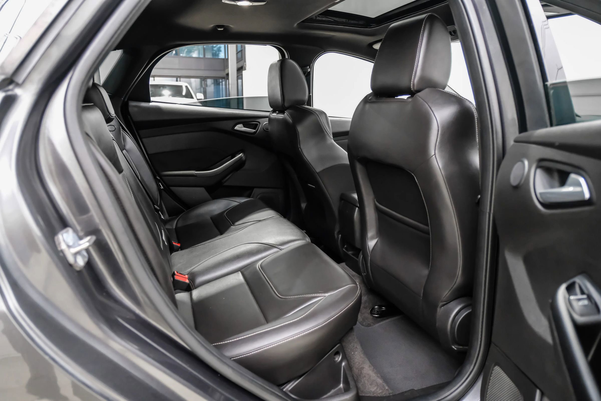 Used 2018 Ford Focus ST w/ Equipment Group 402A FWD image 48