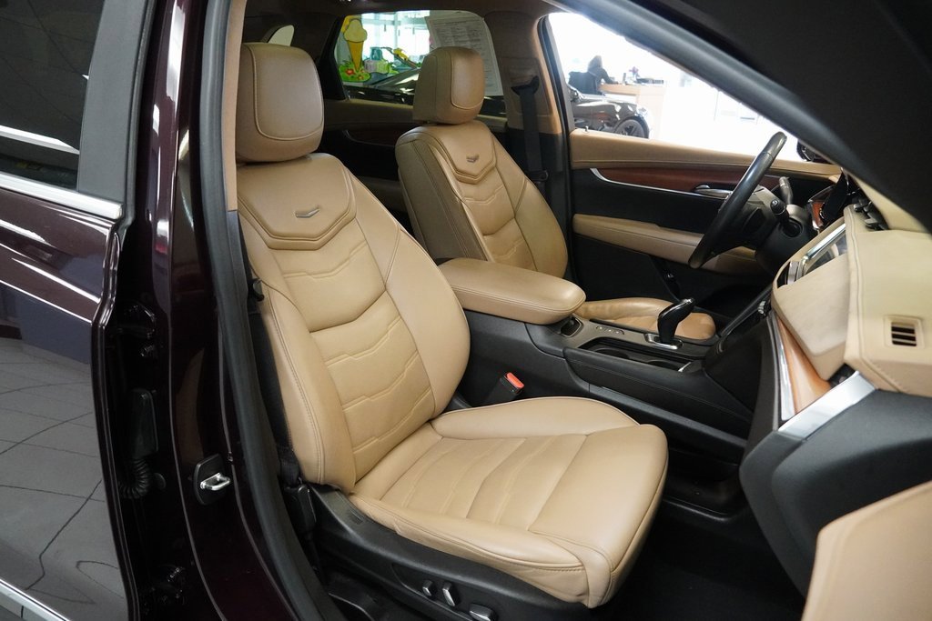 Used 2018 Cadillac XT5 Platinum w/ Driver Assist Package image 27