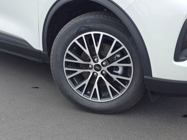 New 2025 Ford Escape SE w/ Class II Trailer Tow Package image 2