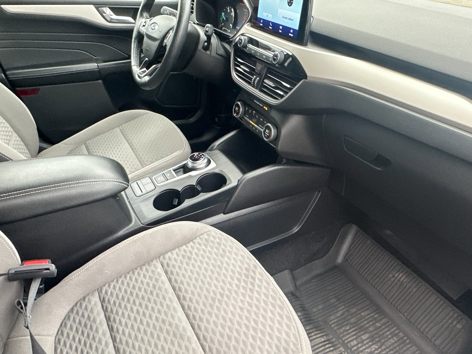 Certified 2021 Ford Escape SE w/ Cold Weather Package image 17