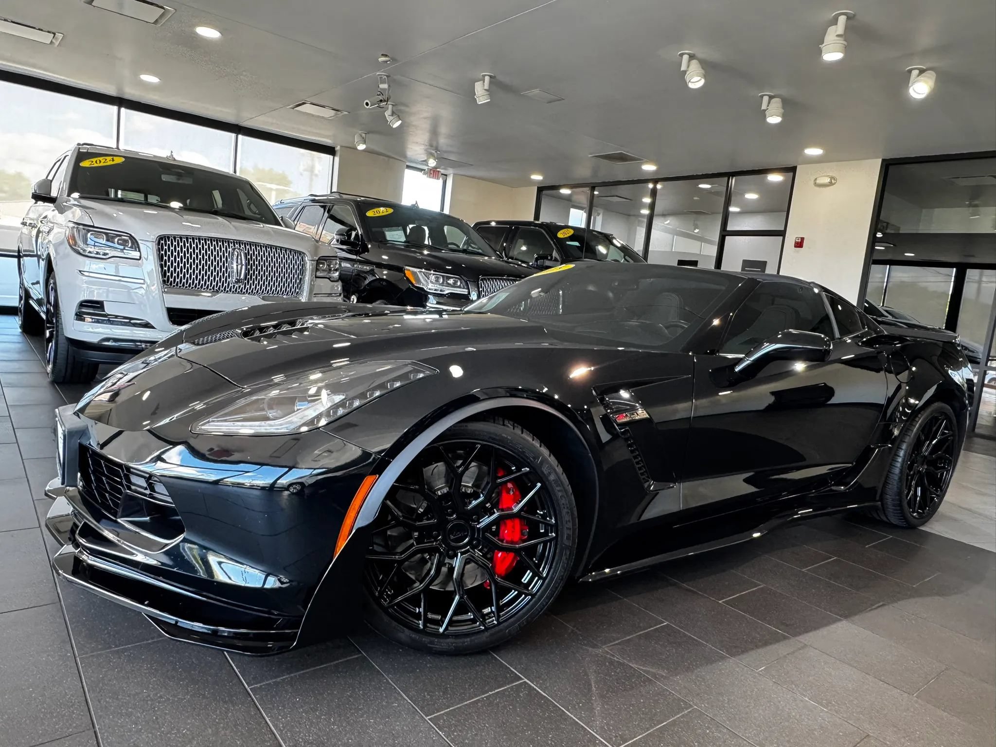 Used 2015 Chevrolet Corvette Z06 w/ 3LZ Preferred Equipment Group RWD video 1
