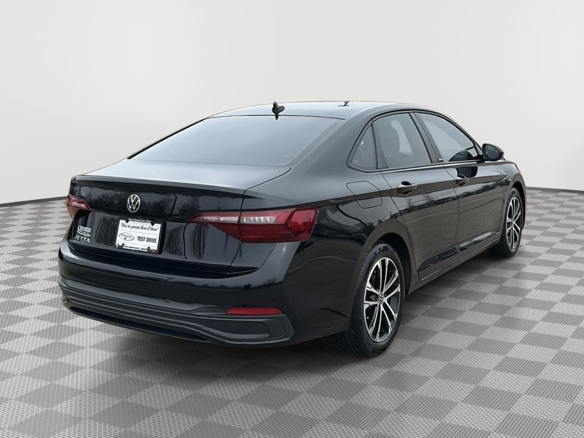 Used 2024 Volkswagen Jetta Sport FWD image 5