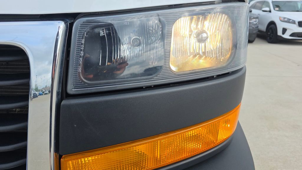Used 2024 GMC Savana 2500 w/ Driver Convenience Package image 9