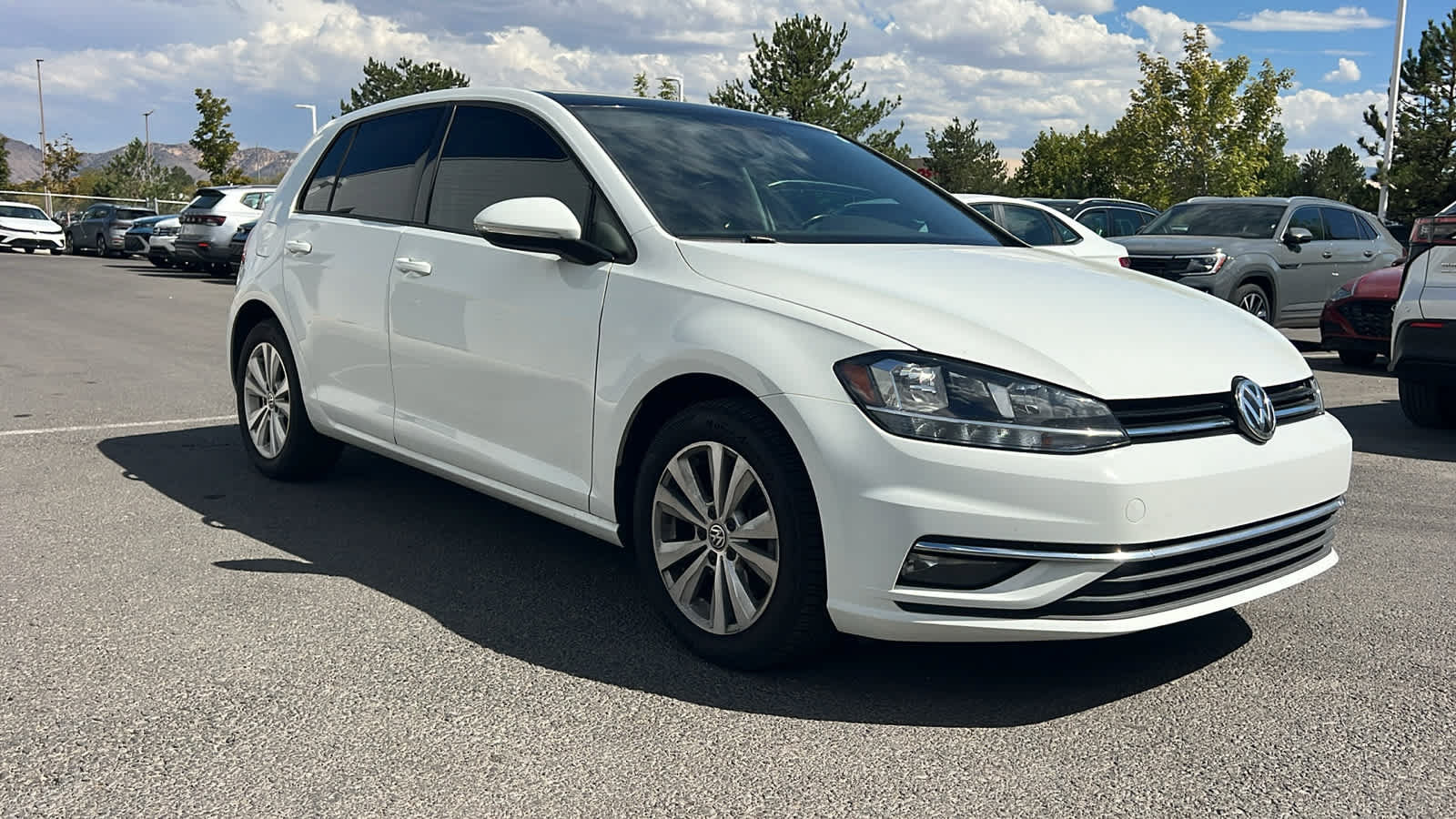 Used 2019 Volkswagen Golf SE FWD image 3